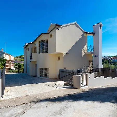 Divna Villa